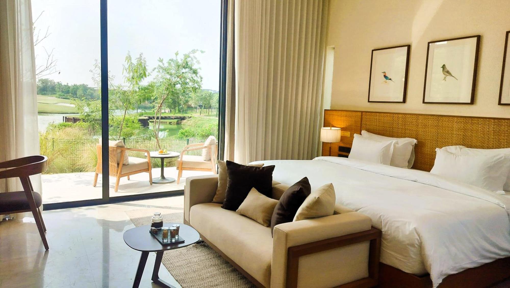 Mysa Zinc Journey By The Fern, Nani Devati Hotel Sānand Buitenkant foto